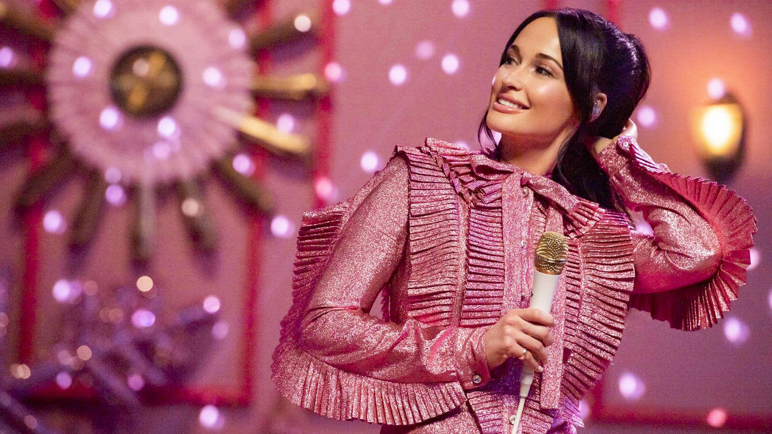 Musgraves&rsquo; Christmas Special is a Merry Interruption - The Heights