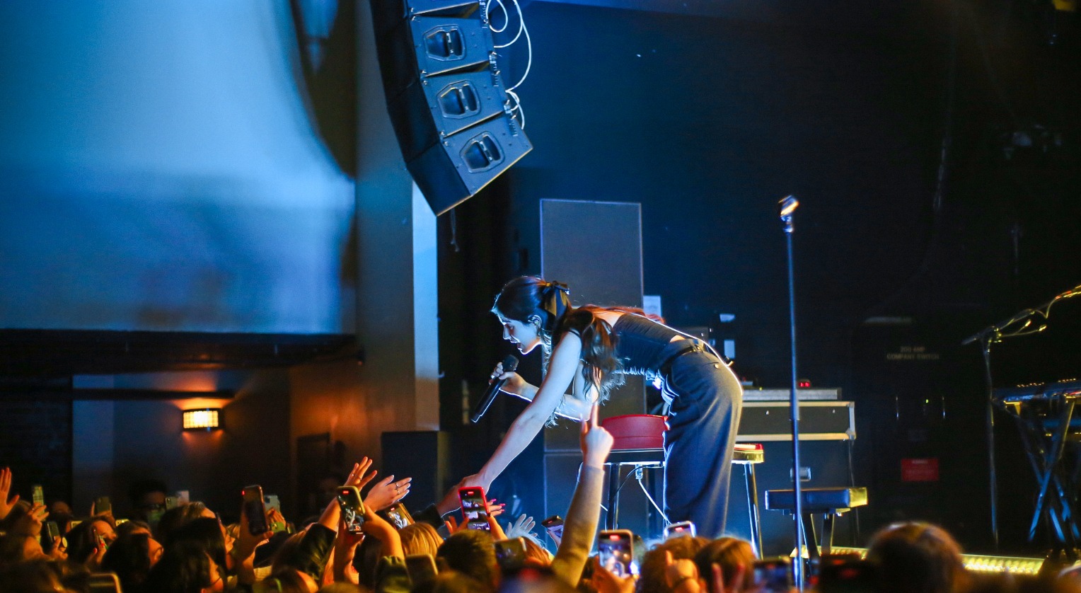 Gracie Abrams Embraces Crowd During Intimate Concert The Heights